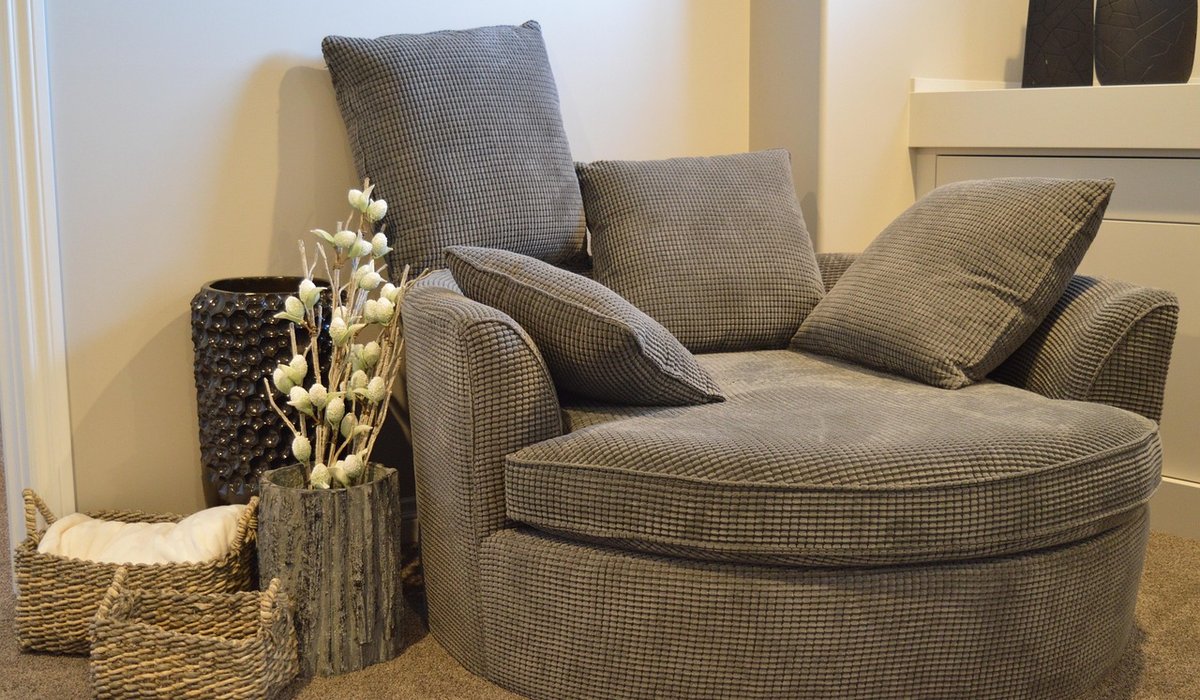 Choosing warm paint colours for north-facing living rooms