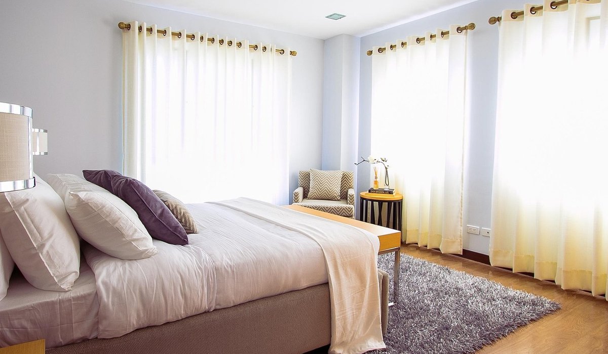 Creating a calm bedtime routine with soft bedroom textiles